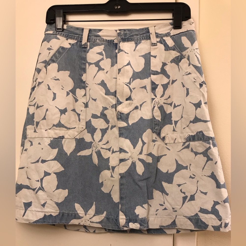 Vintage GLORIA VANDERBILT SIZE 6 Floral Blue and White mini Skirt! Very sexy !